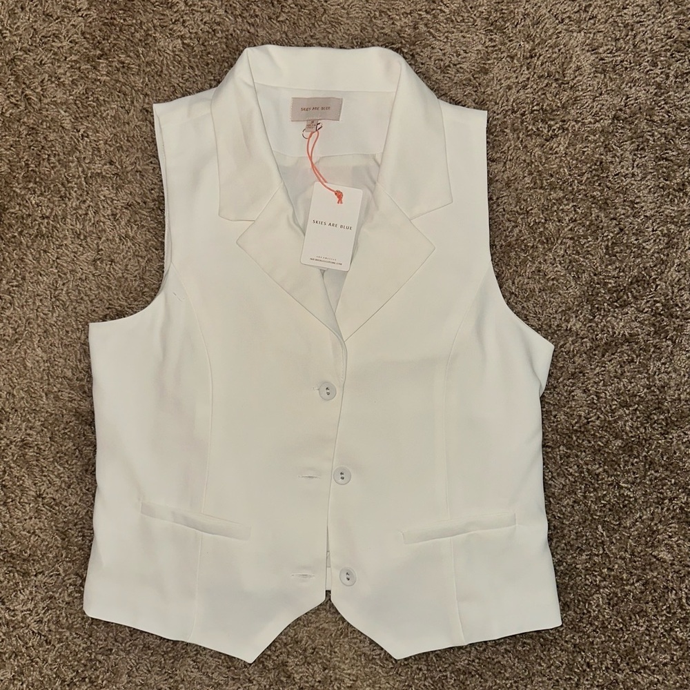 Skies Are Blue vest, size medium. New with tags.